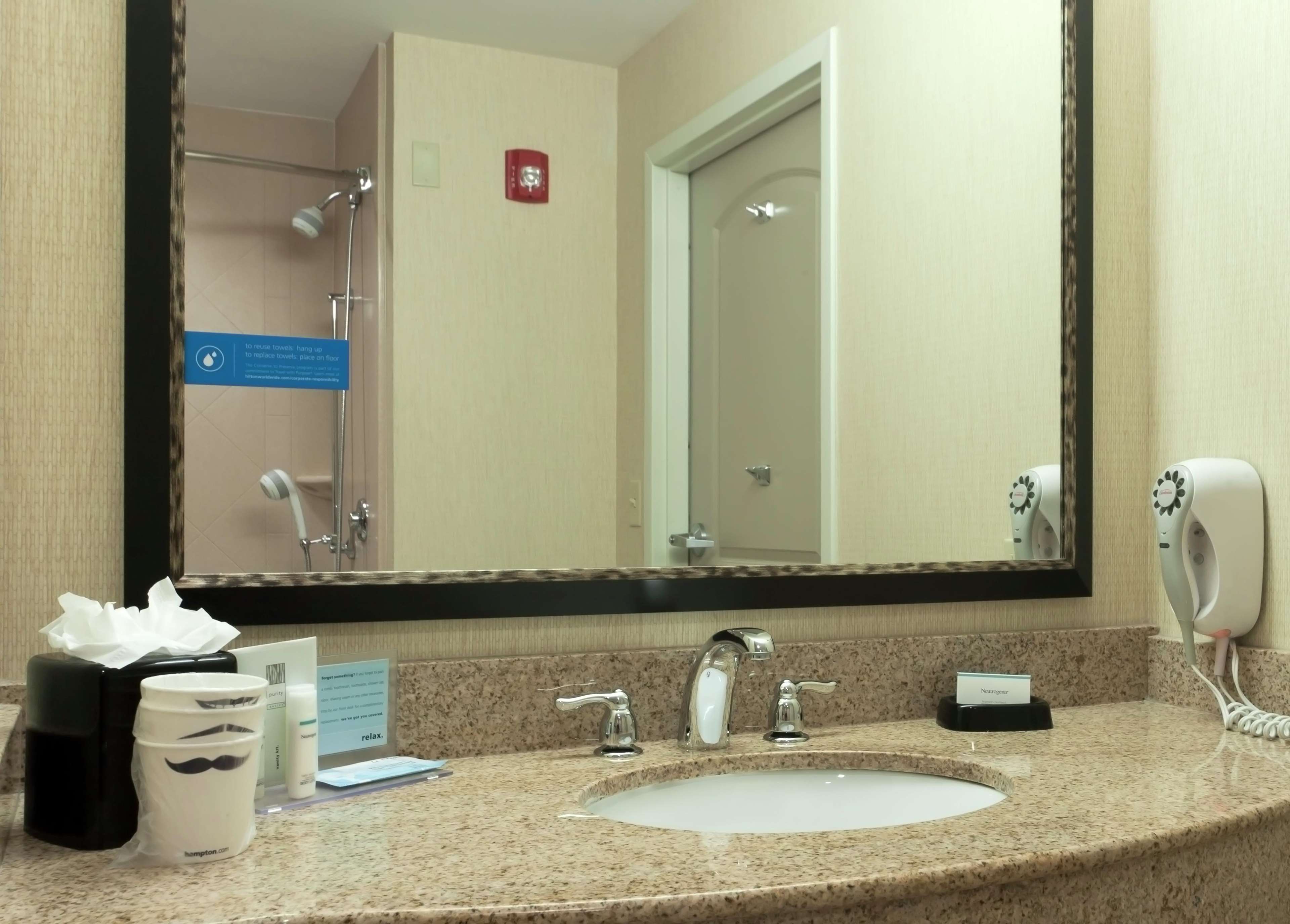 Hampton Inn North Brunswick/New Brunswick Photo