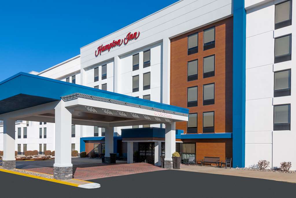 Hampton Inn Salisbury Logo