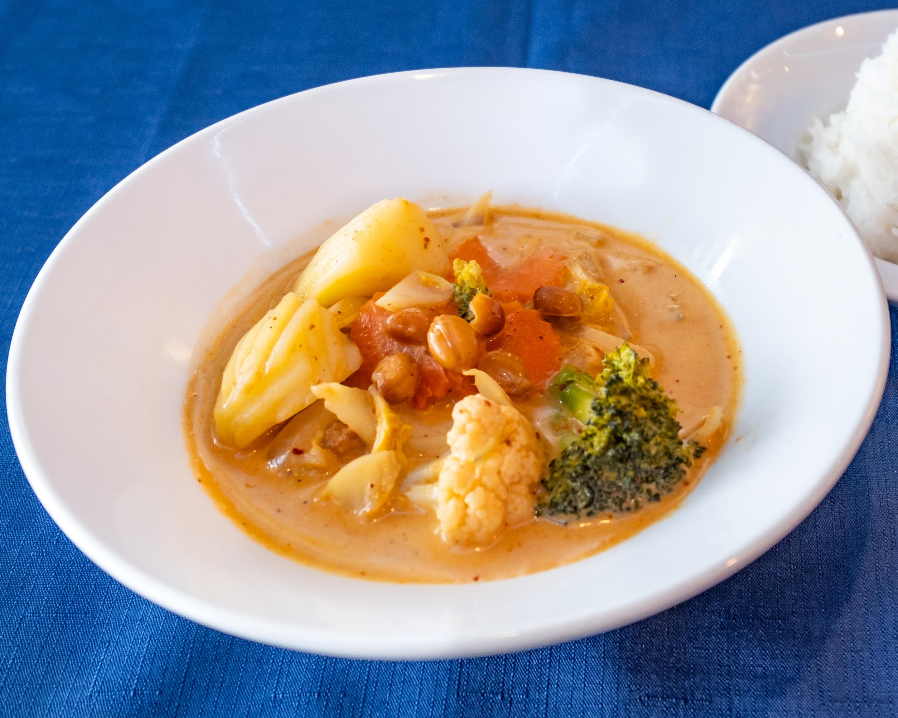 Vegan Massaman Curry (Tray)
