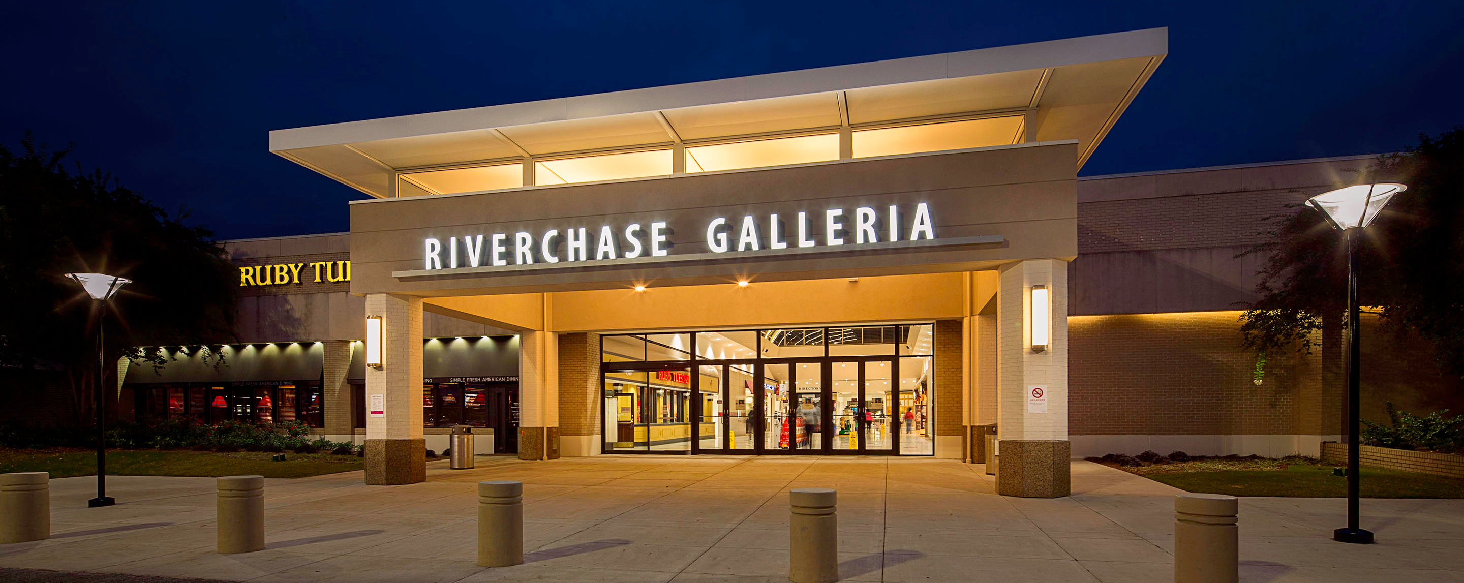 Food court of the Riverchase Galleria in Hoover, Alabama. - Alabama  Photographs and Pictures Collection - Alabama Department of Archives and  History