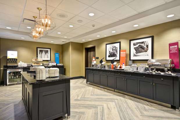 Images Hampton Inn & Suites Detroit/Warren