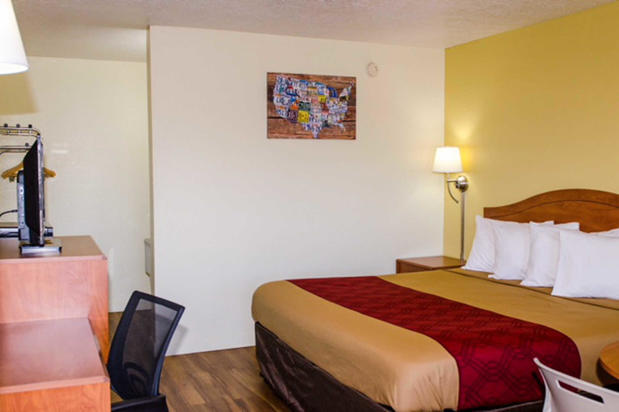 Images Econo Lodge East