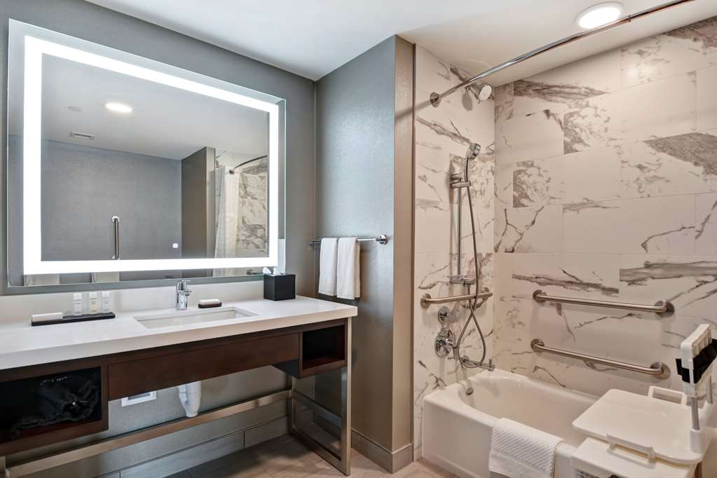 Embassy Suites by Hilton Plainfield Indianapolis Airport Image