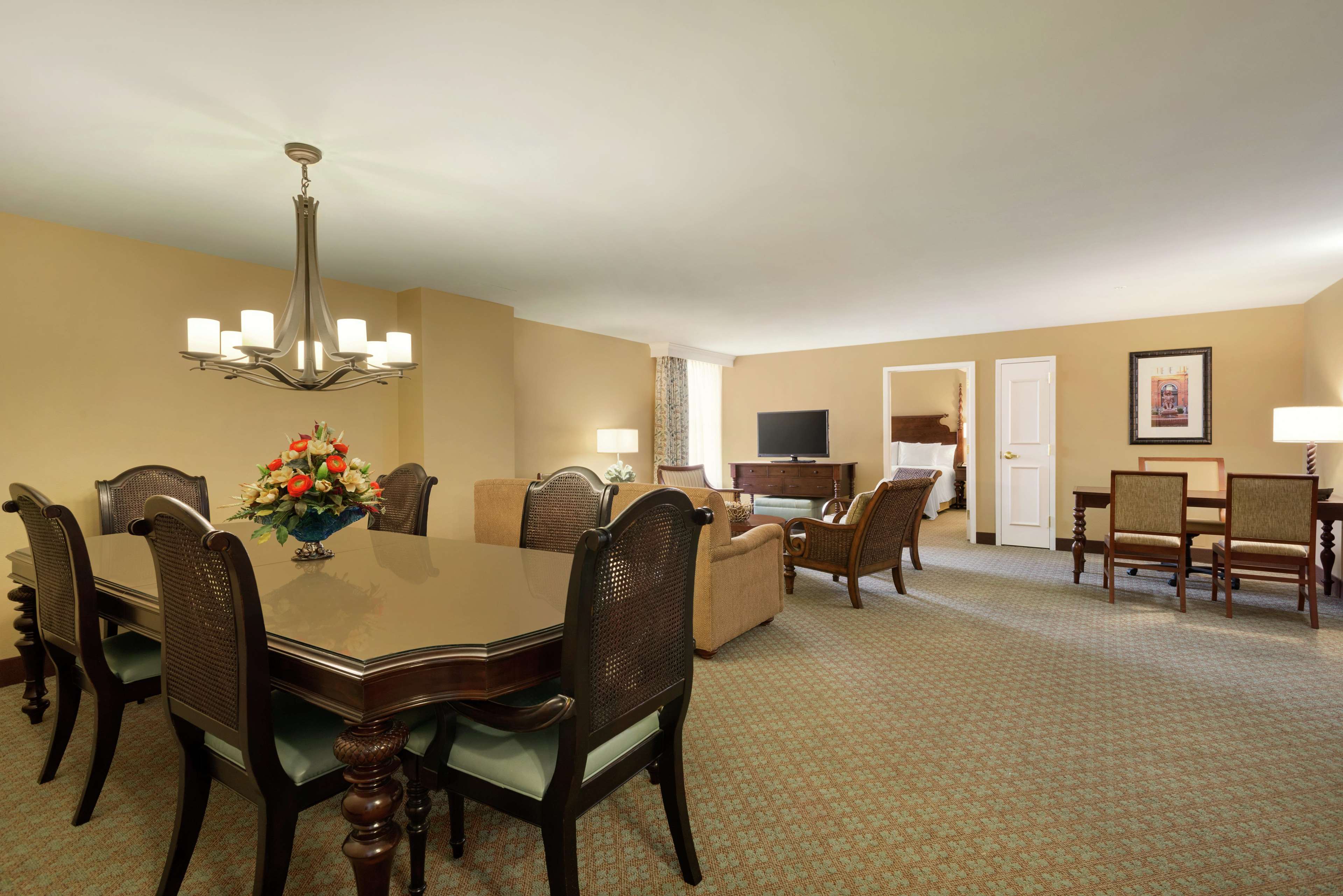 Embassy Suites by Hilton Savannah Photo