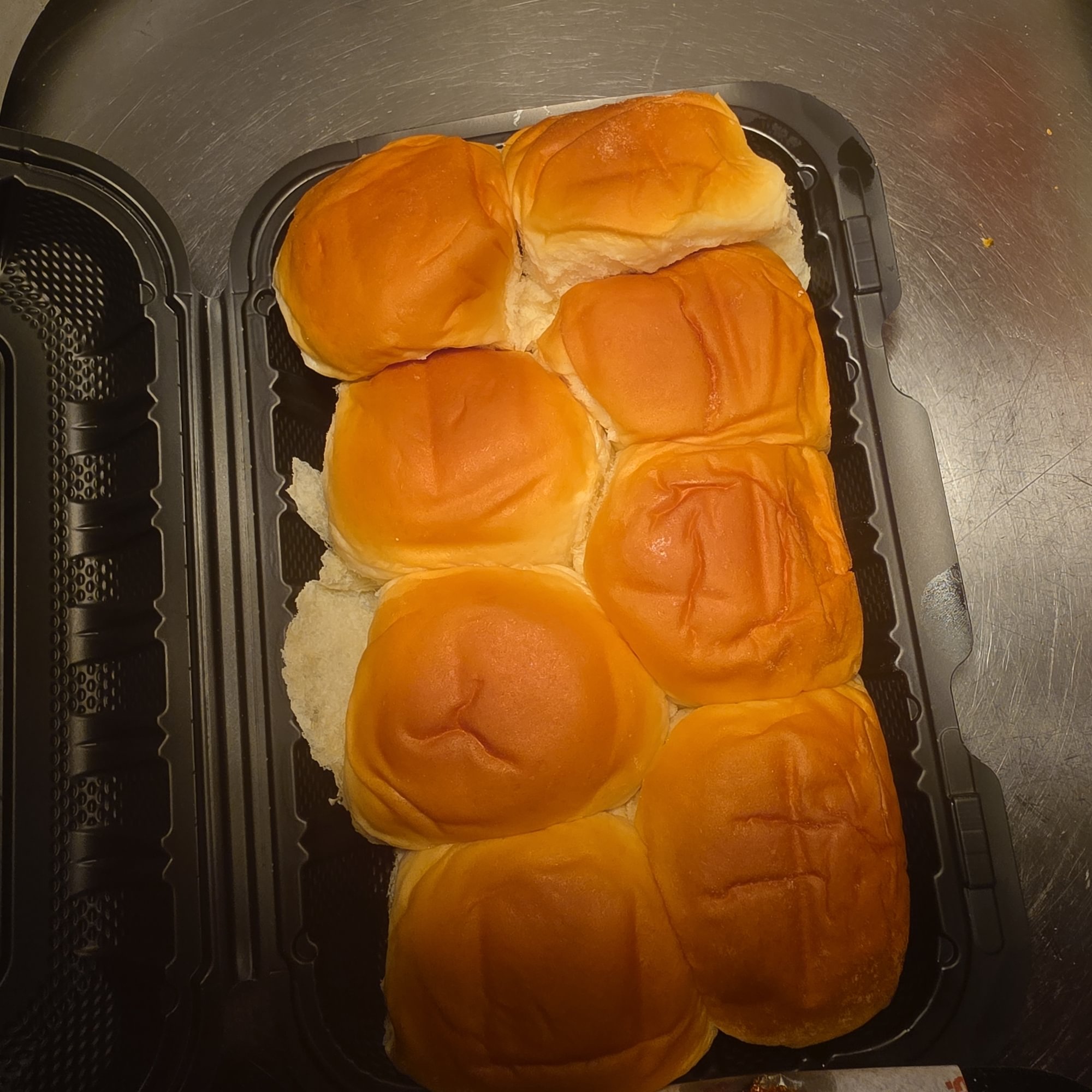 8 pcs Dinner Rolls