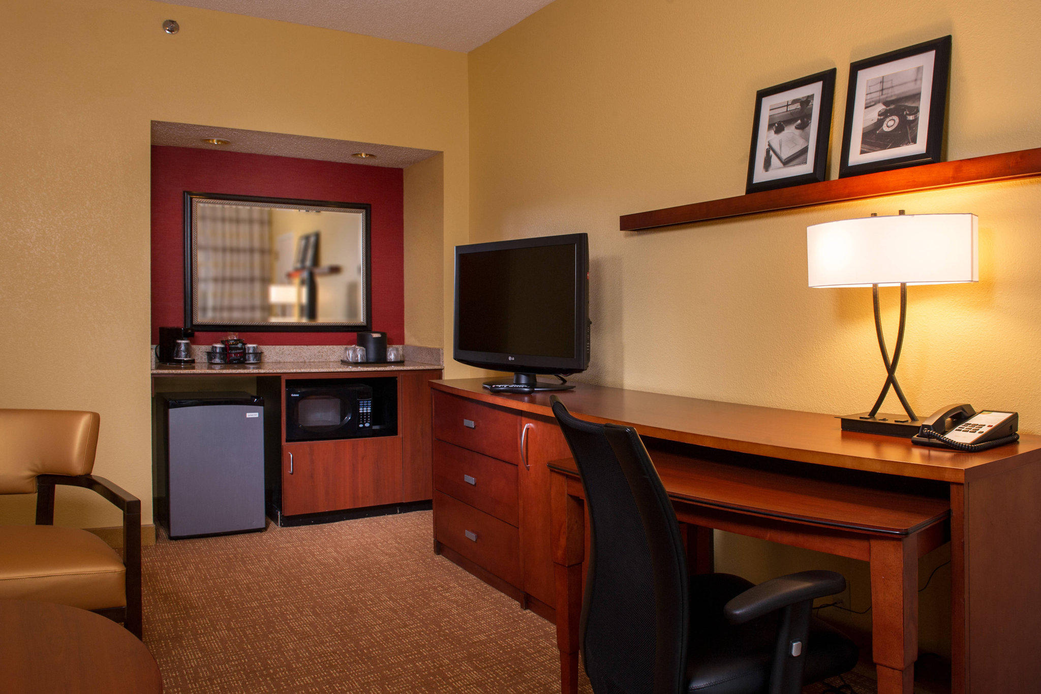 Courtyard by Marriott Richmond West Photo