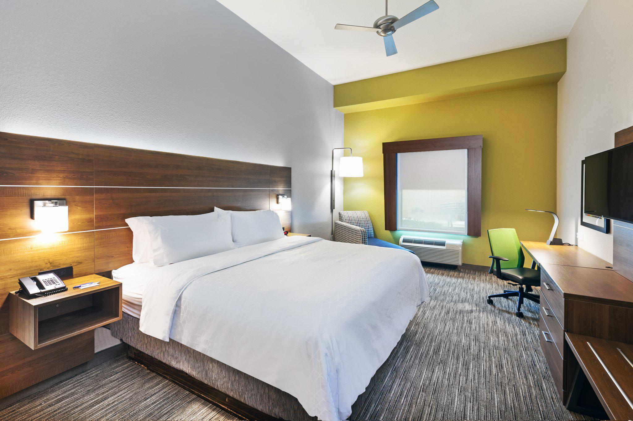 Holiday Inn Express & Suites Port Arthur Central-Mall Area Photo