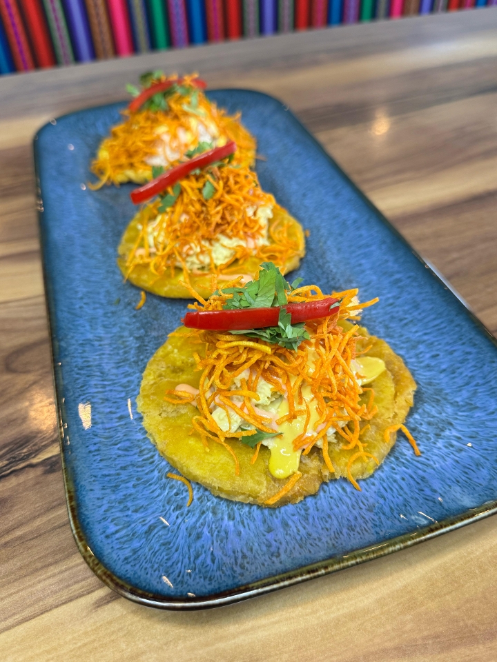 TOSTONES CHICKEN