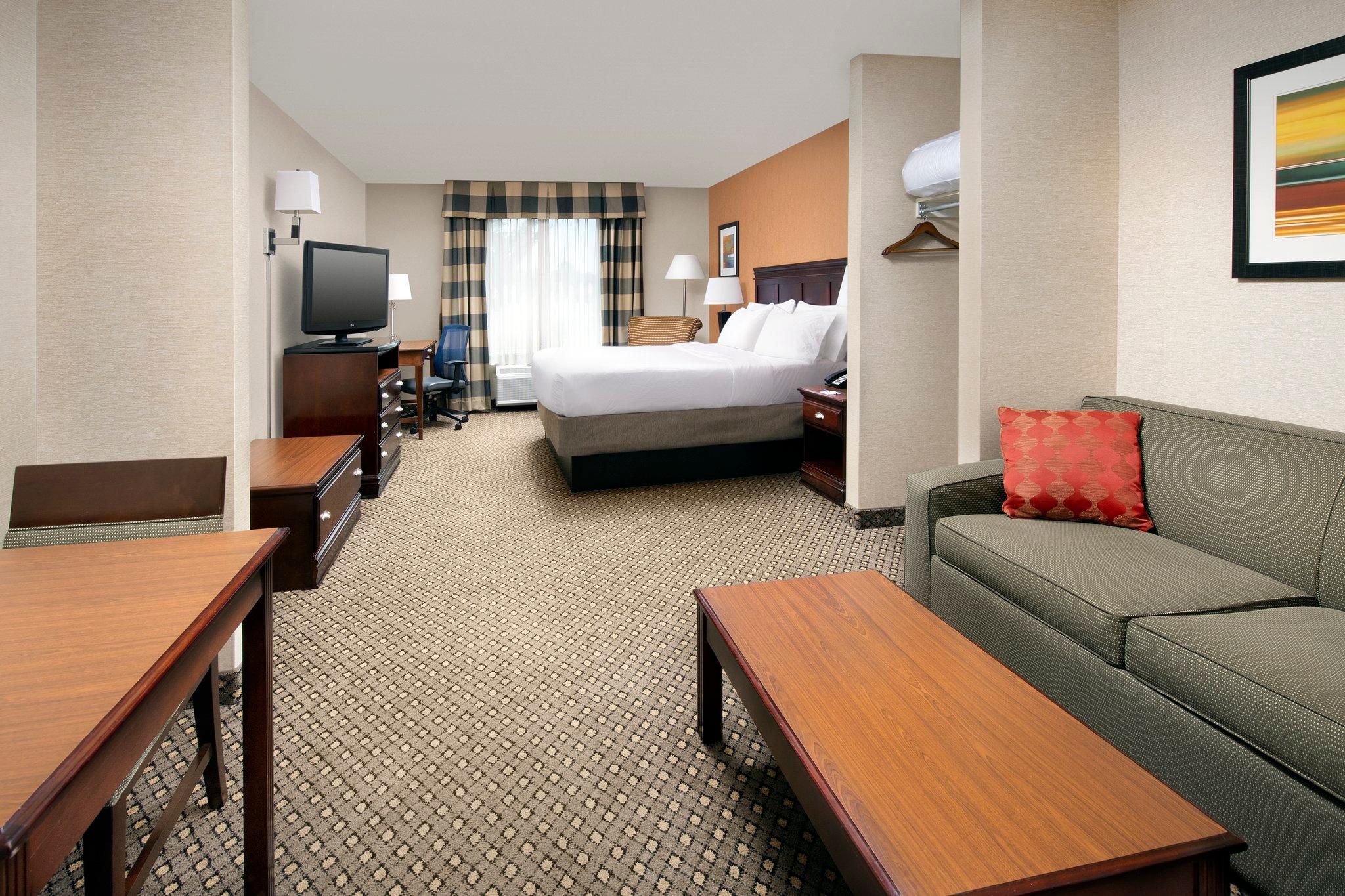 Holiday Inn Express & Suites Chambersburg Photo