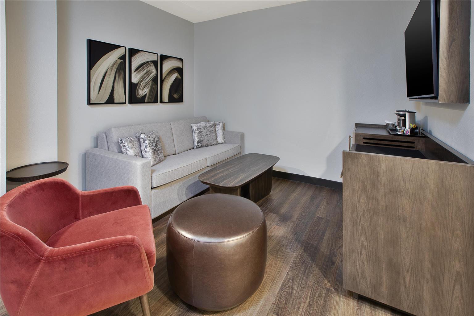 DoubleTree by Hilton Detroit Novi Image