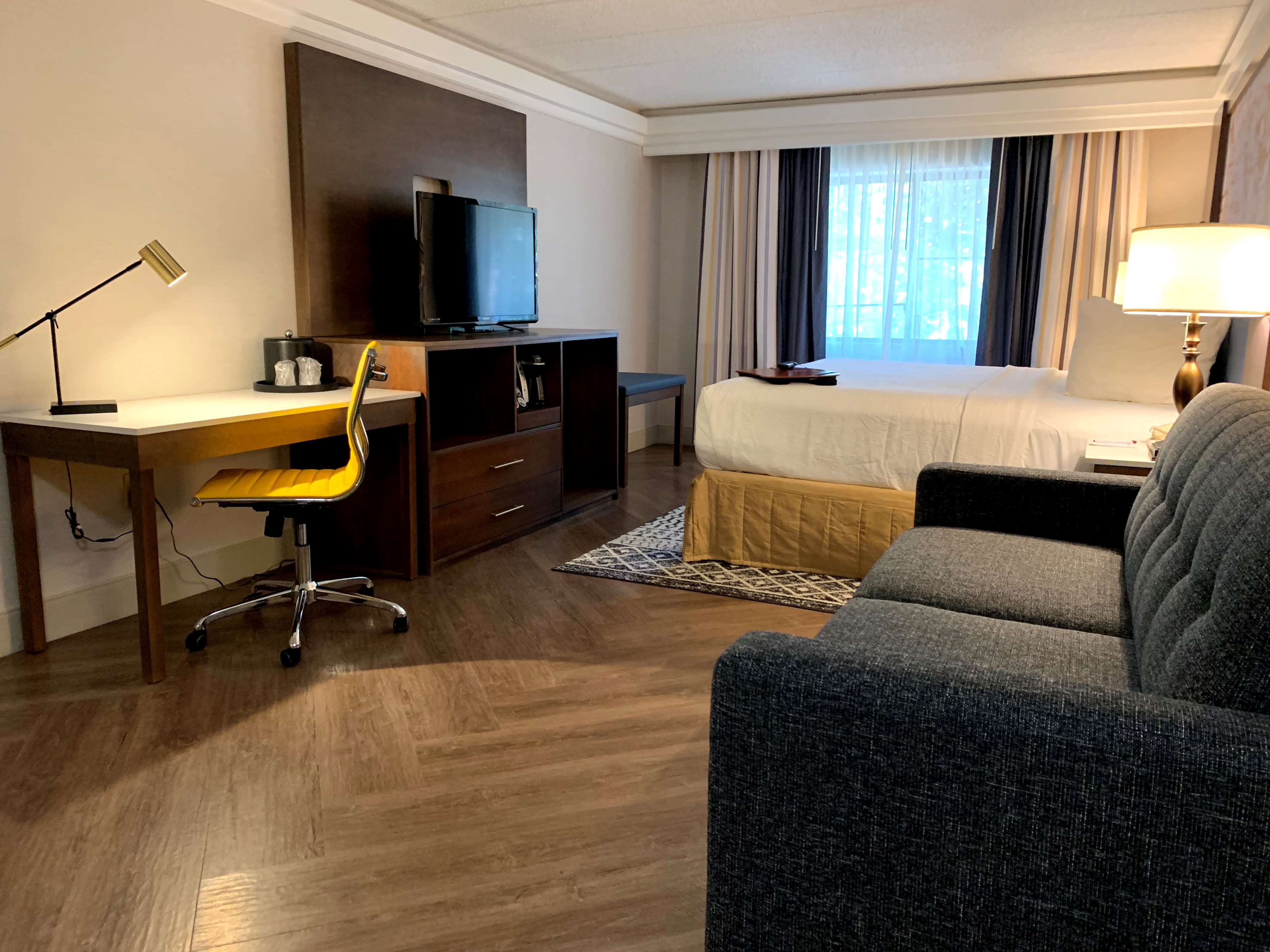 Best Western Plus Murray Hill Hotel and Suites Photo