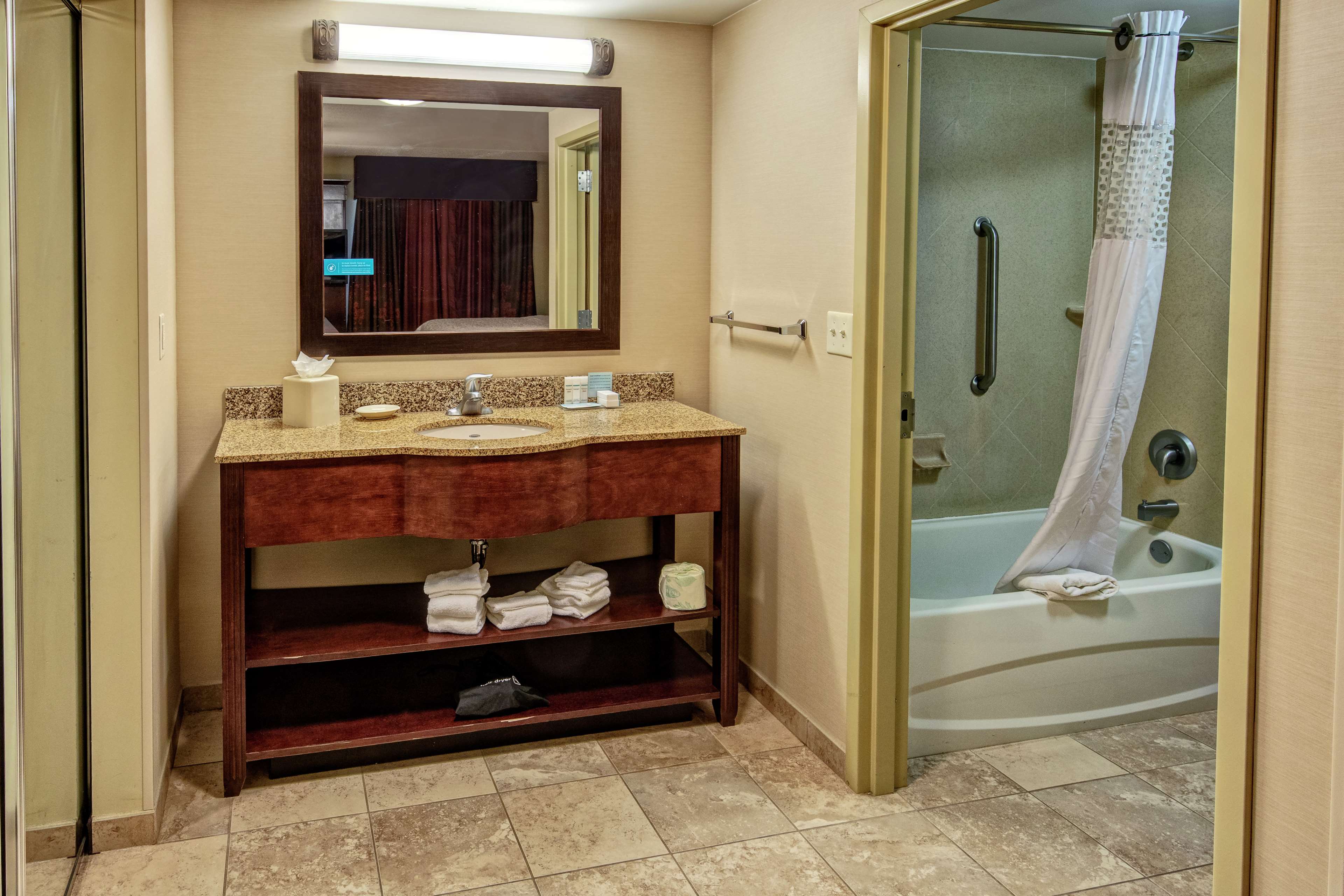 Guest room bath