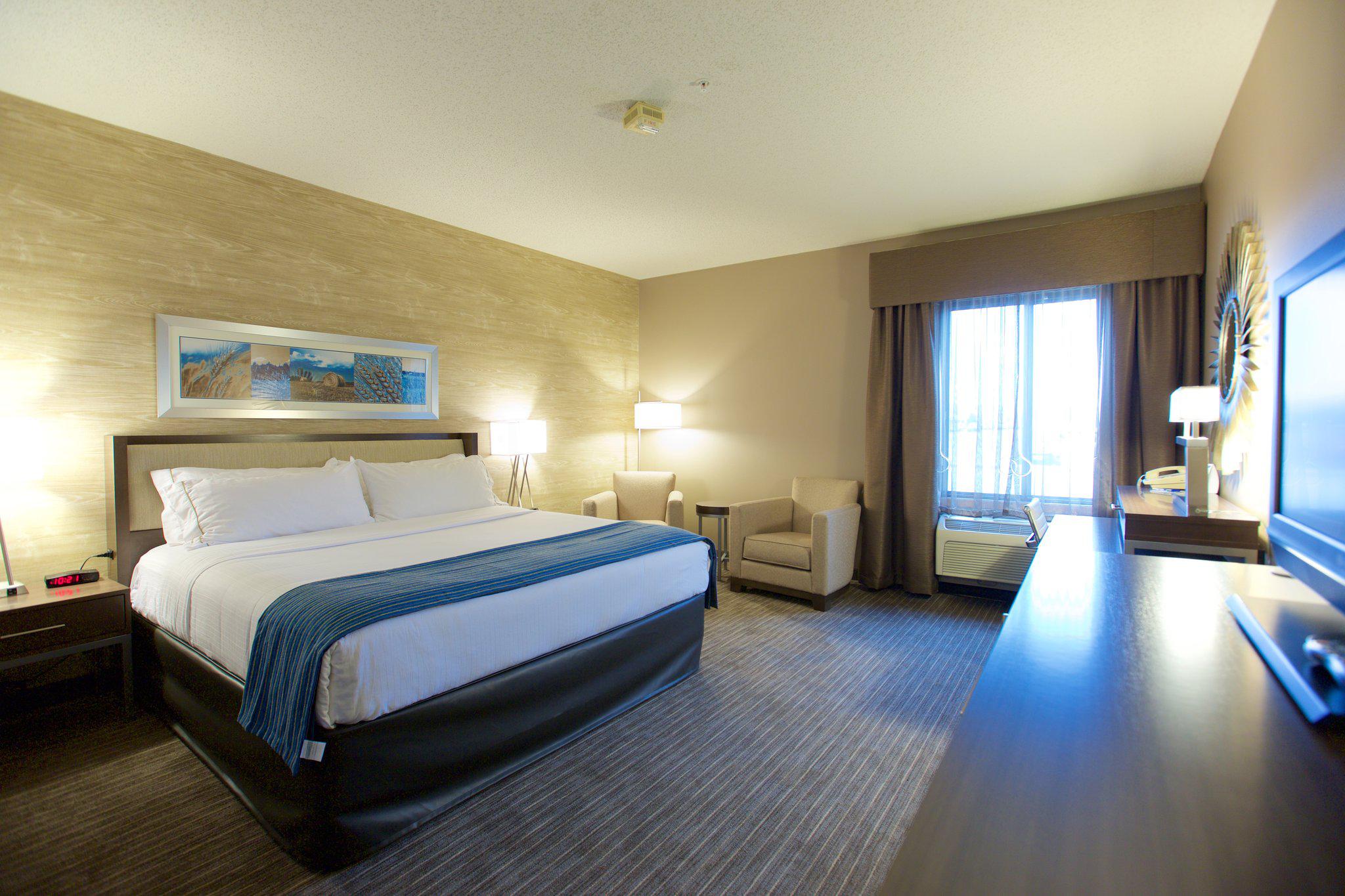 Holiday Inn Express Fargo-West Acres Photo