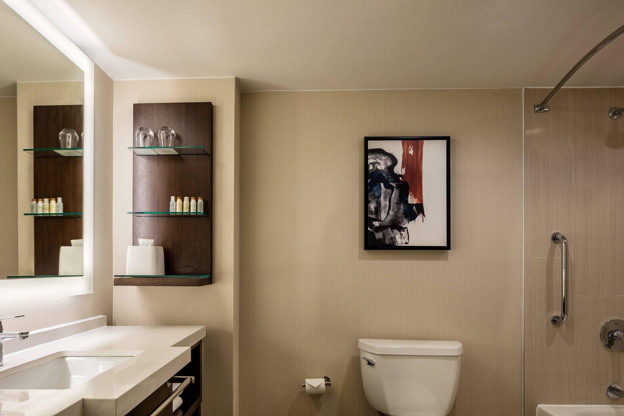 Renaissance Philadelphia Airport Hotel Photo