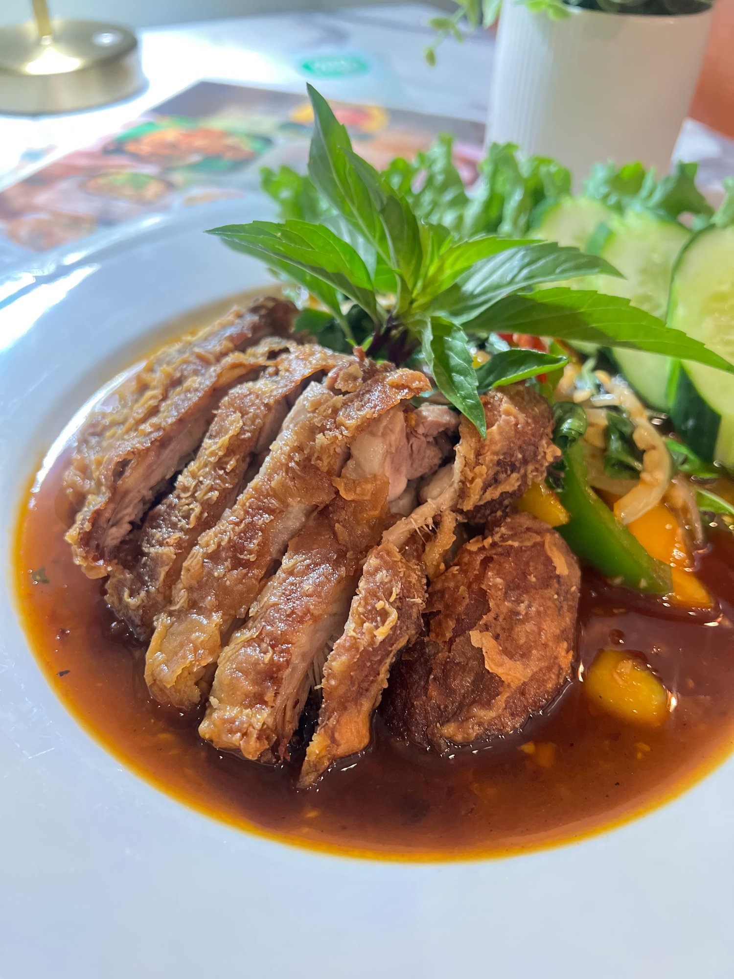 Crispy Duck Kapow เป็ดกรอบกระเพรา