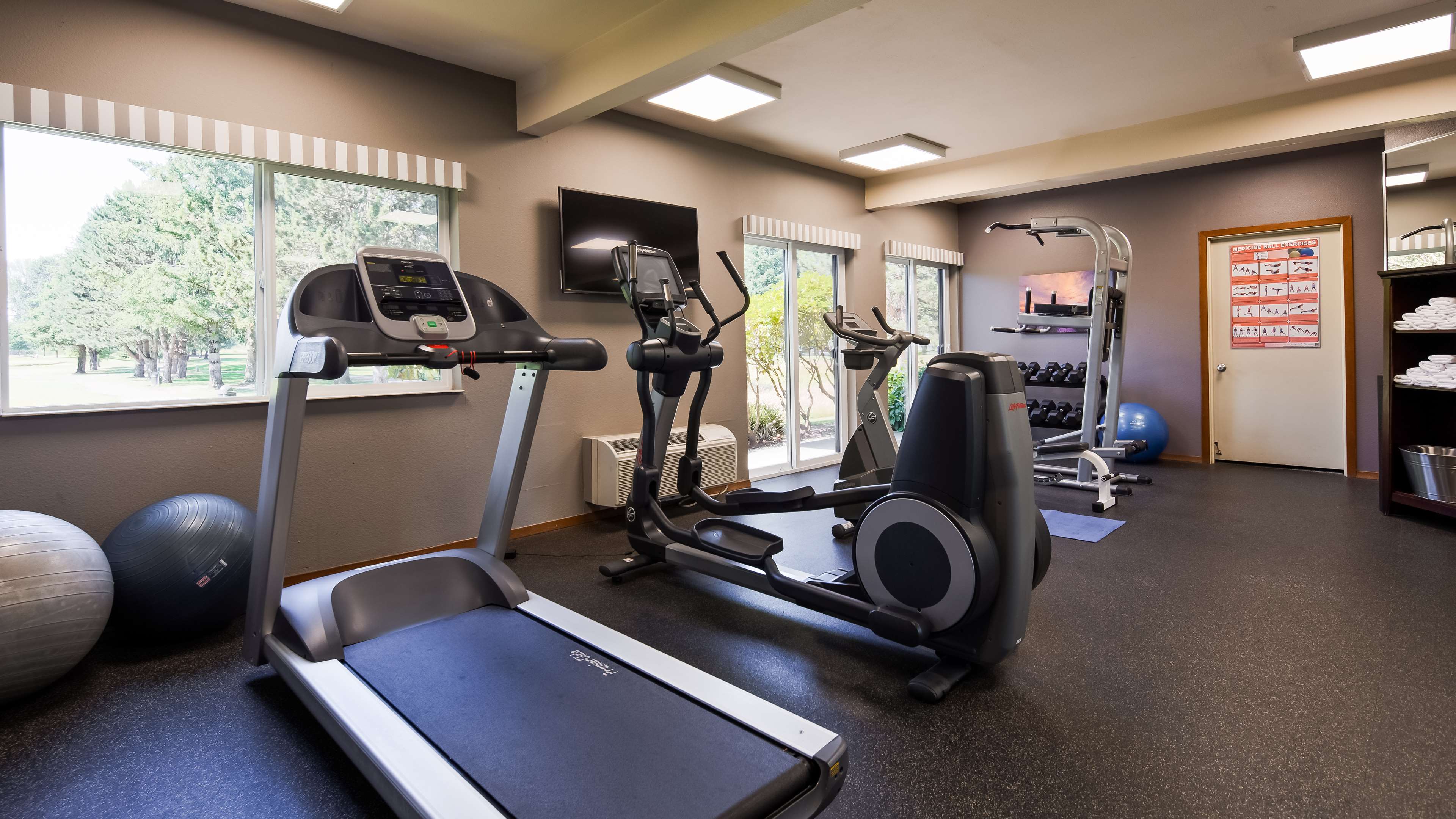 Best Western Plus Plaza by the Green Photo