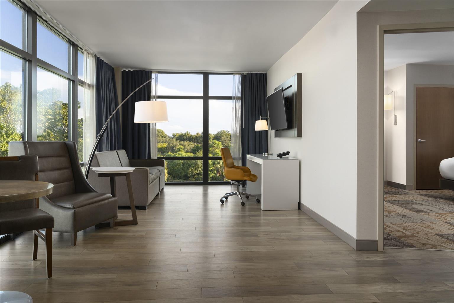 DoubleTree by Hilton Charleston Riverview Image