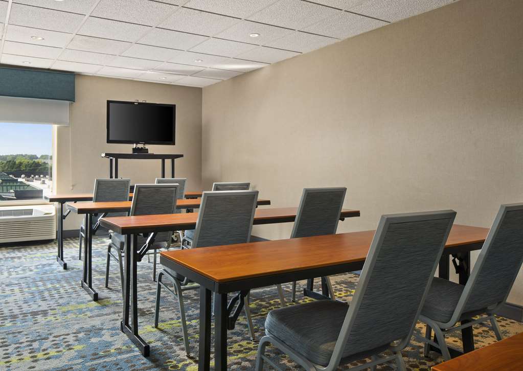 Hampton Inn & Suites Newport News (Oyster Point) Image