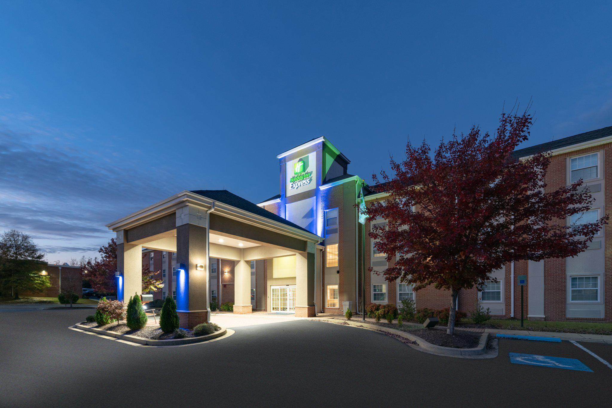 Holiday Inn Express Prince Frederick Photo