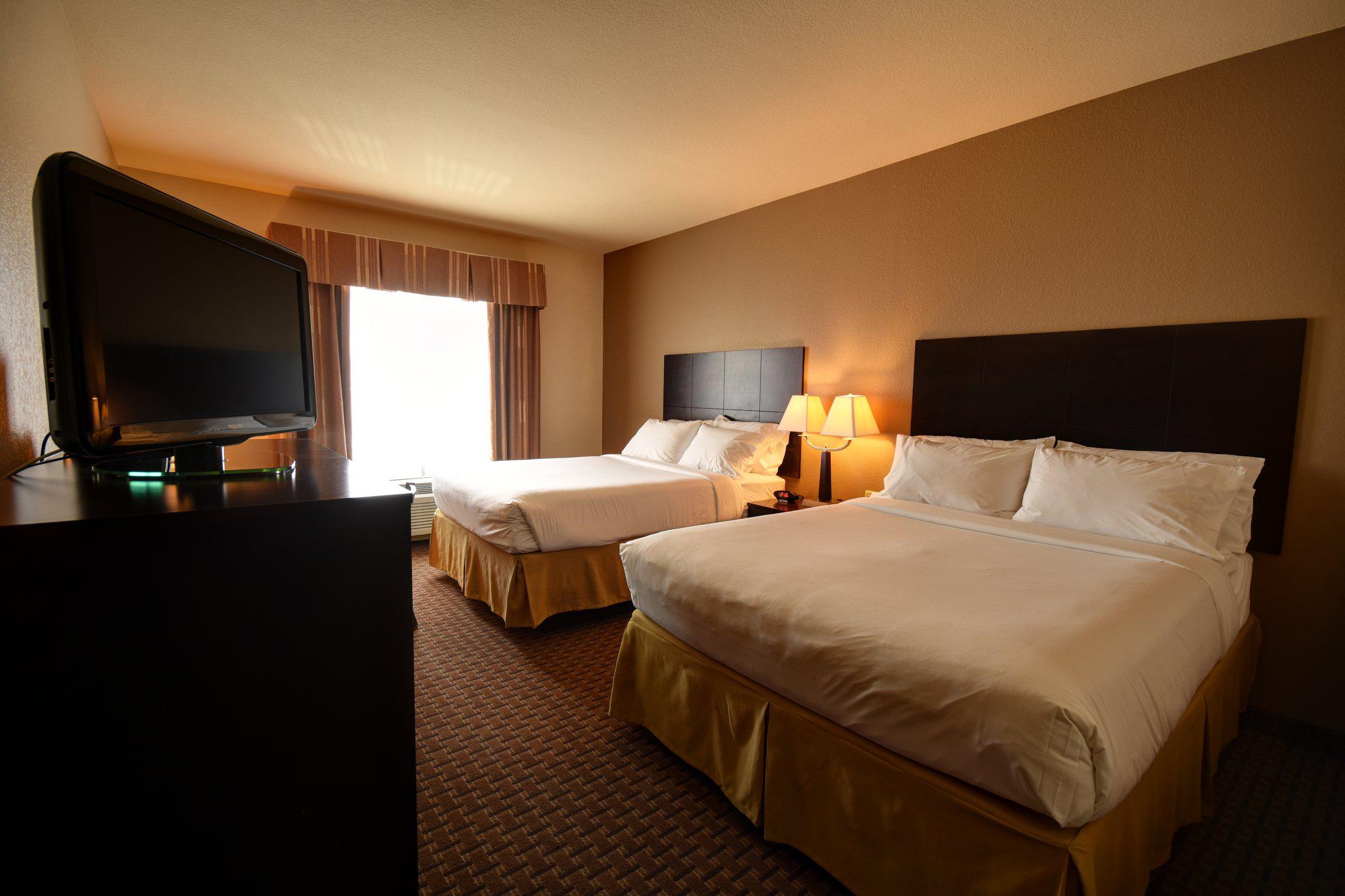 Holiday Inn Express & Suites del Rio Photo