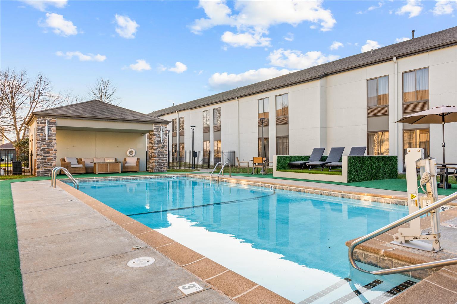 Best Western Courtview Hotel Image