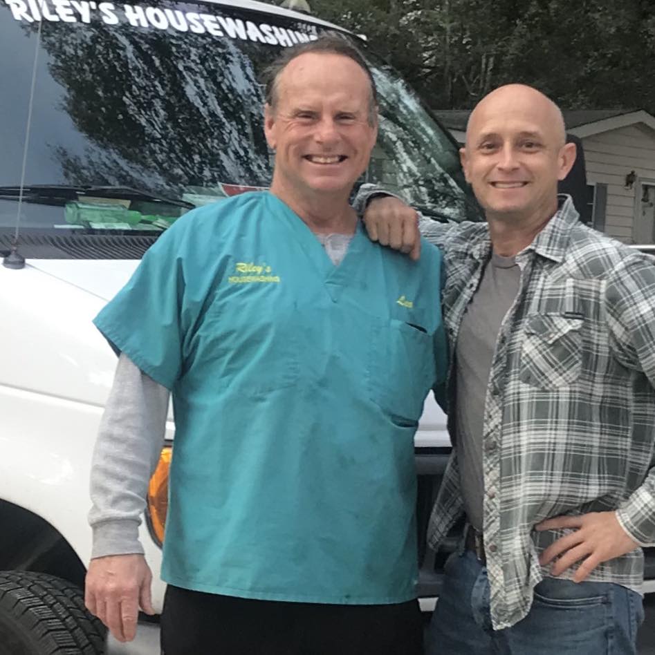 Riley's Housewashing Image