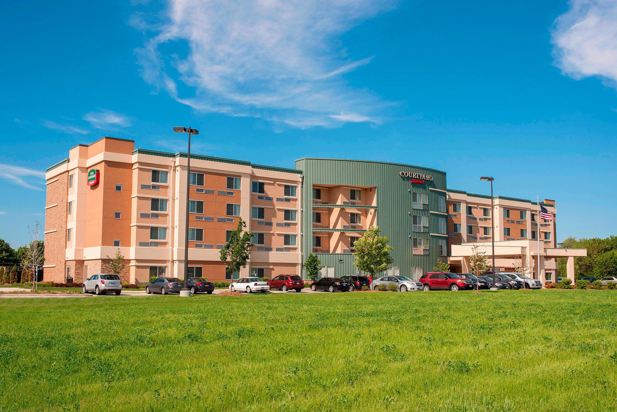 Courtyard by Marriott Milwaukee Airport Photo