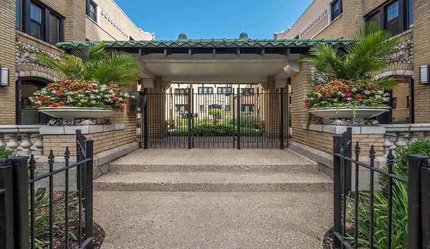 Images Irving Courts by Reside