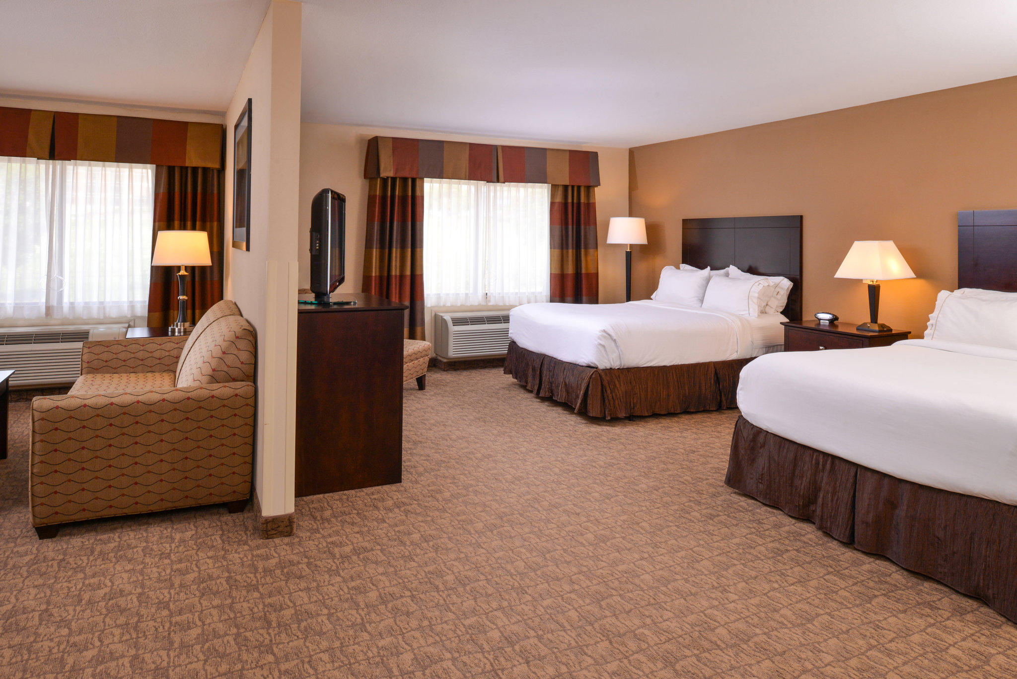 Holiday Inn Express & Suites Bridgeport - Clarksburg Photo