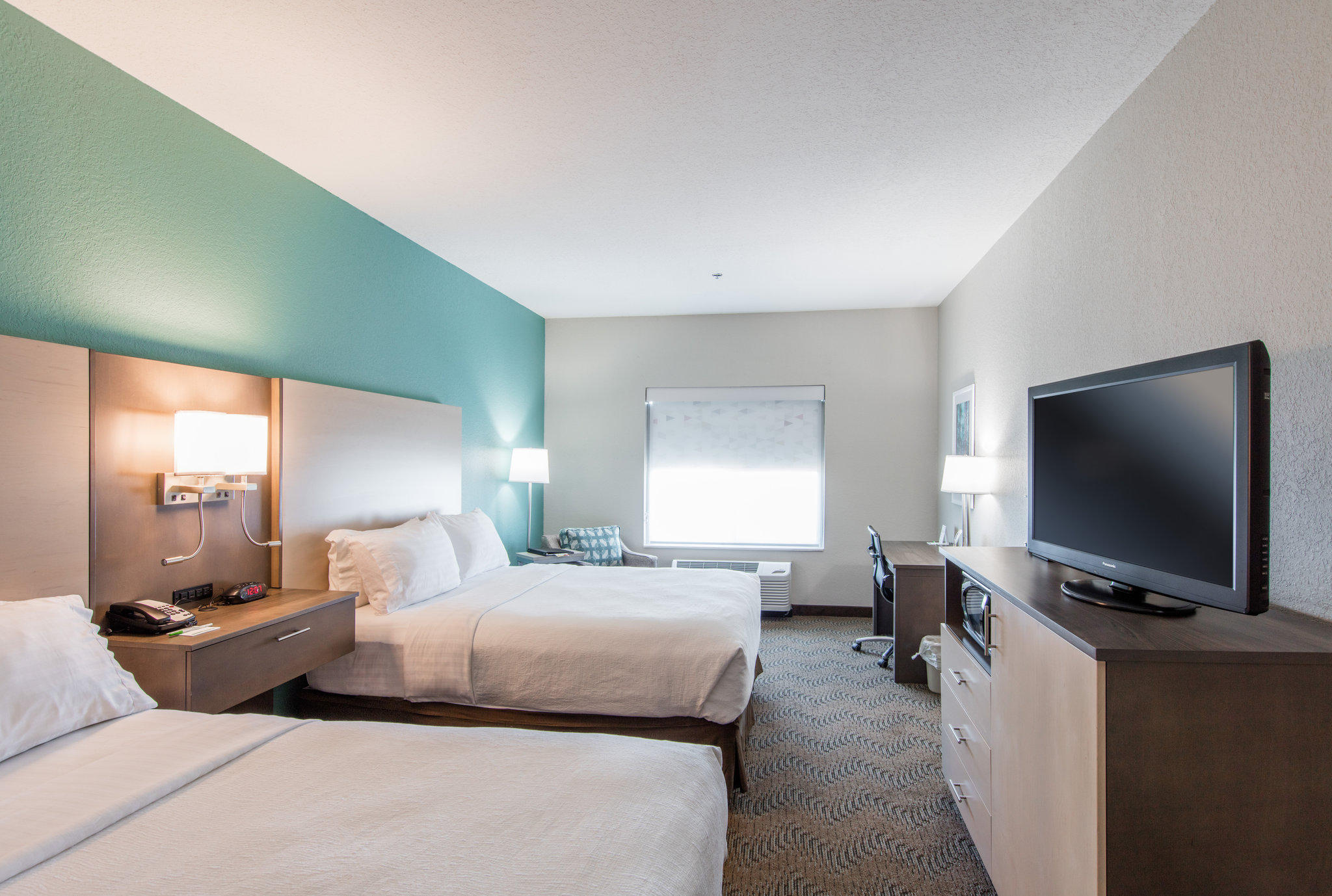 Holiday Inn & Suites Lake City Photo