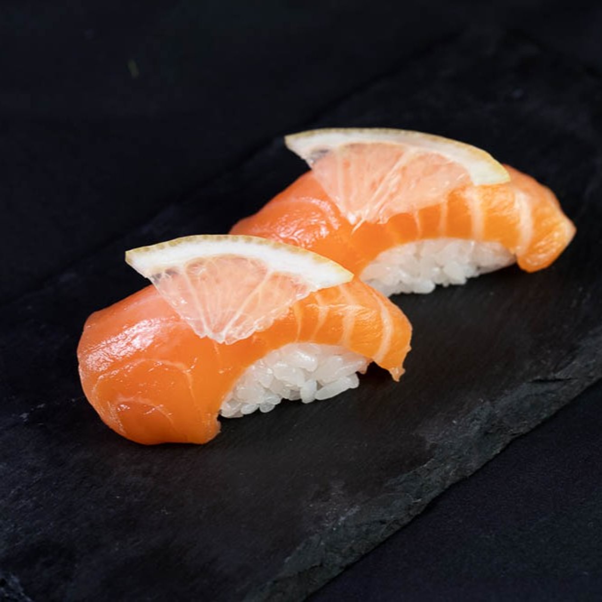 Lemon Salmon Sushi (2pcs)
