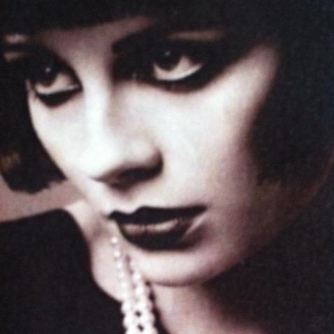 Lisa Michaels Retro Salon Logo