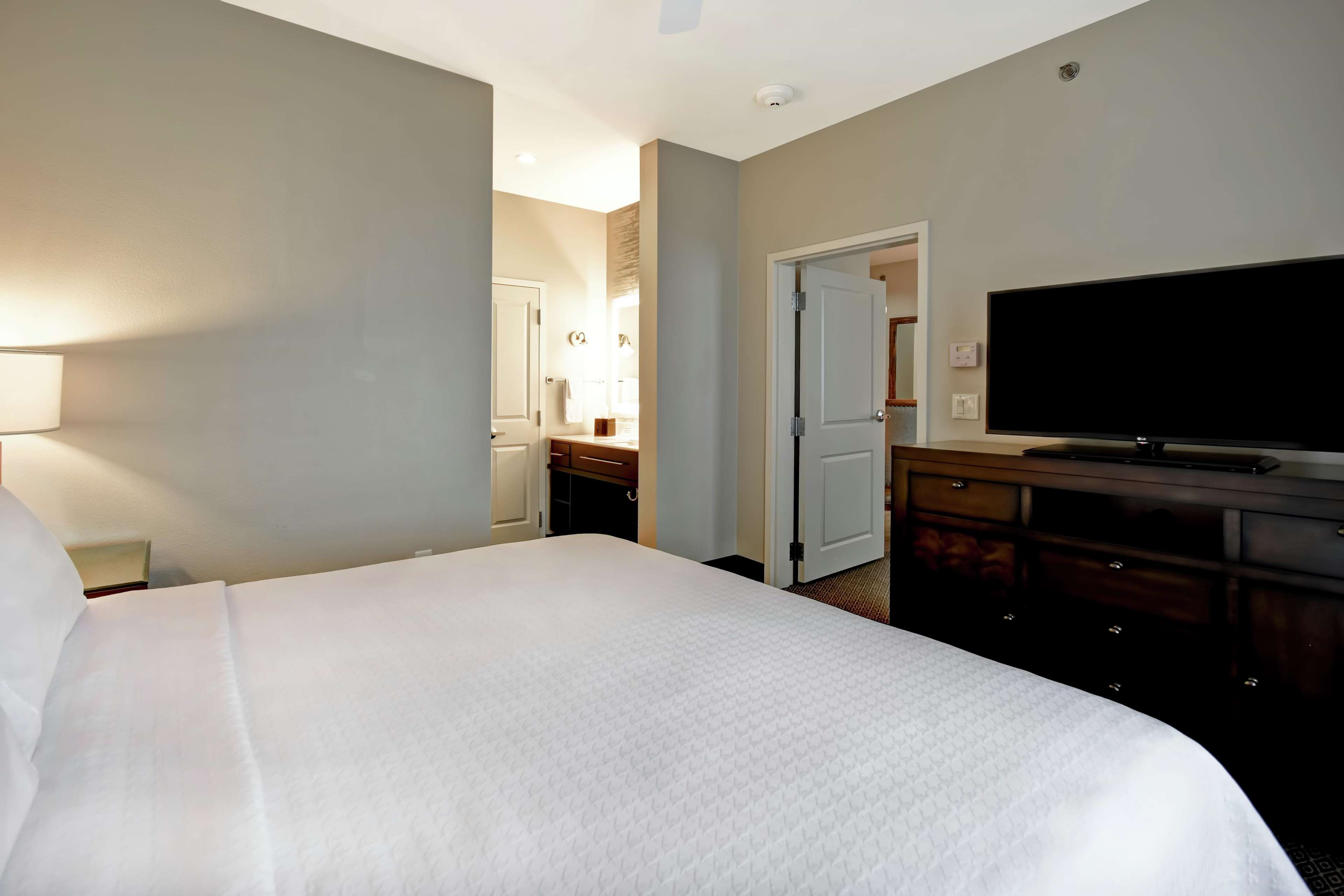 Homewood Suites by Hilton Dallas/Arlington South Photo