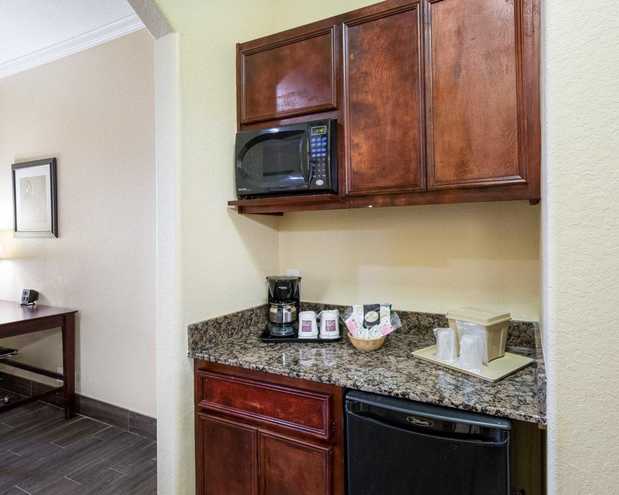 Images Comfort Suites