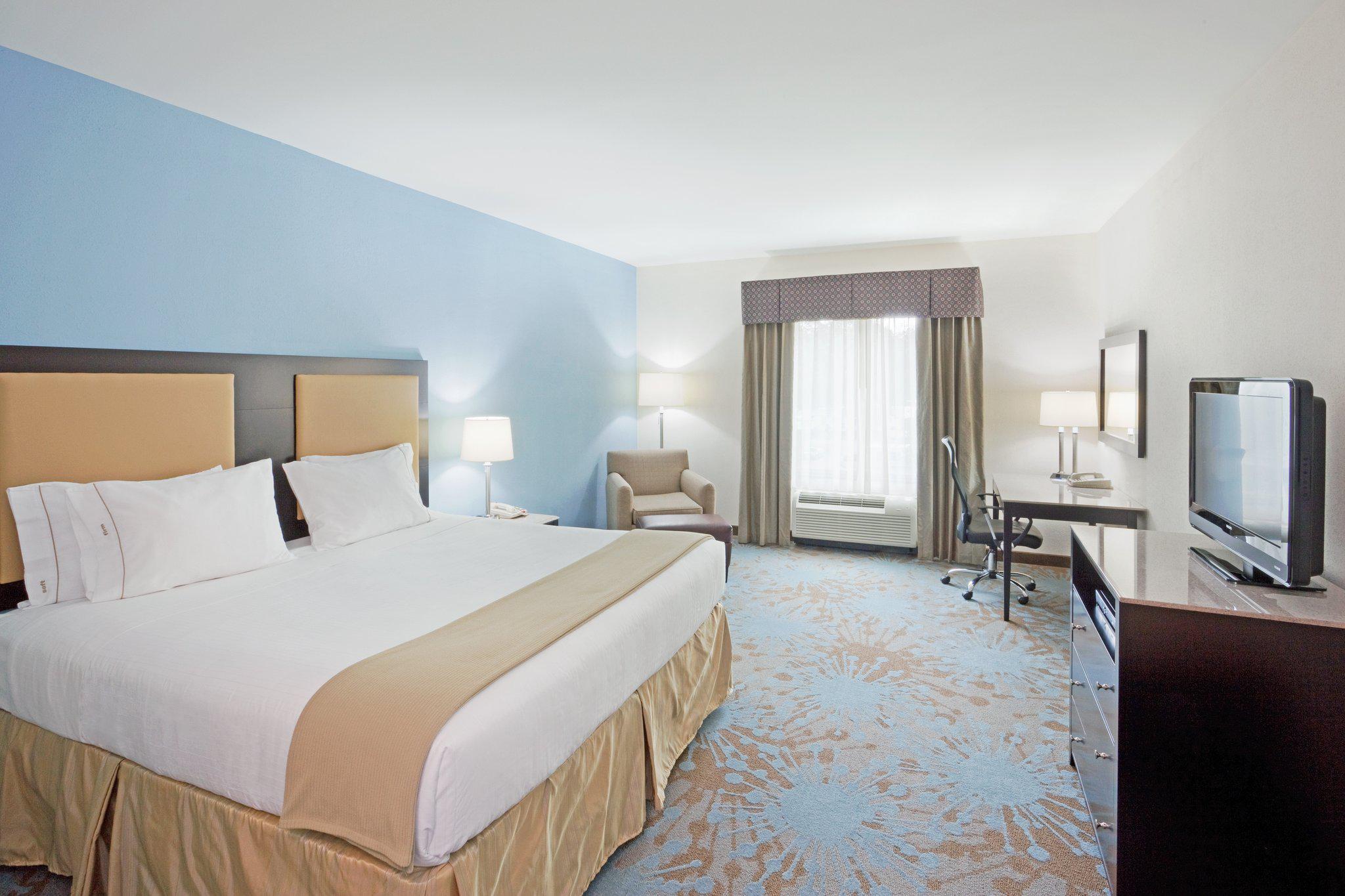 Holiday Inn Express Plainville - Foxboro Area Photo