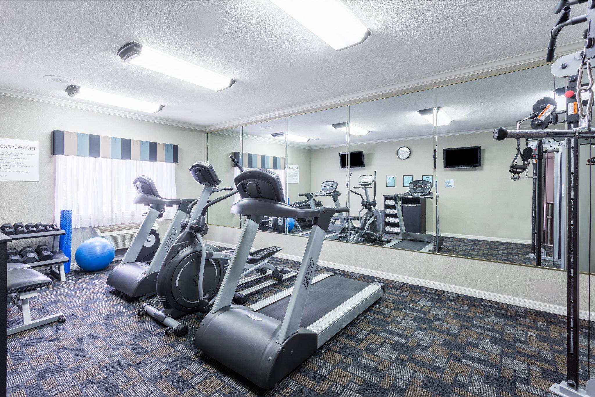 Holiday Inn Express & Suites Lake Charles Photo