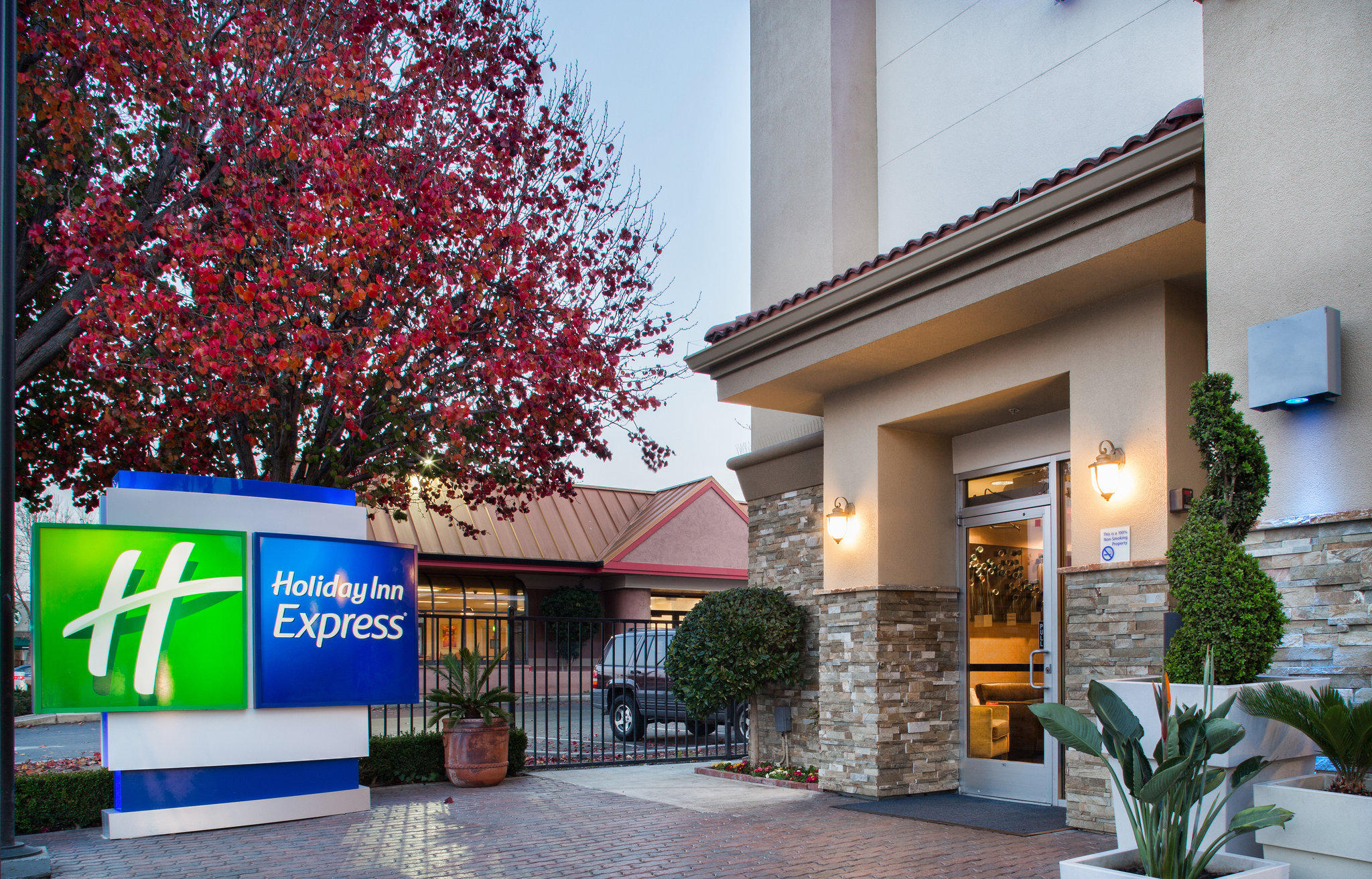 Holiday Inn Express Redwood City-Central Photo