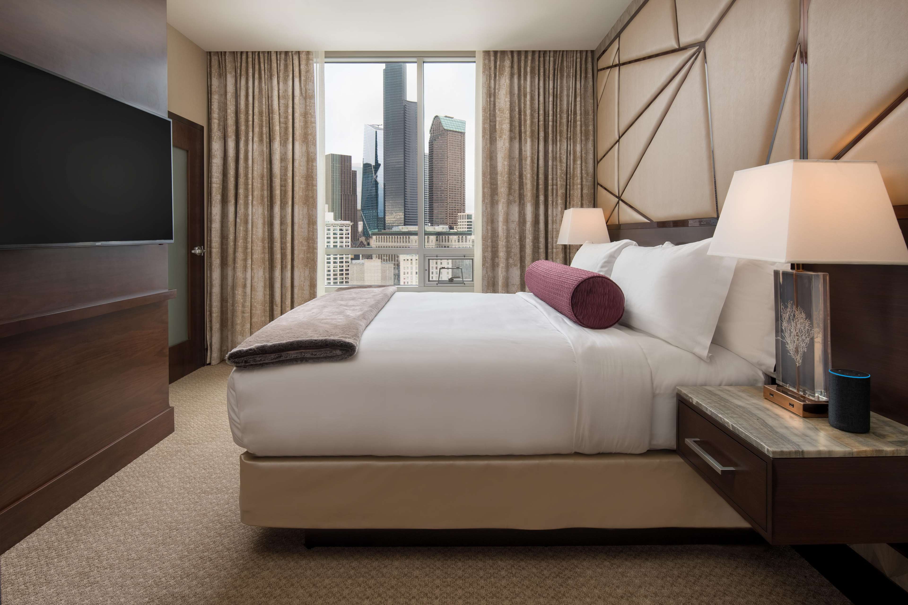 Embassy Suites by Hilton Seattle Downtown Pioneer Square Photo