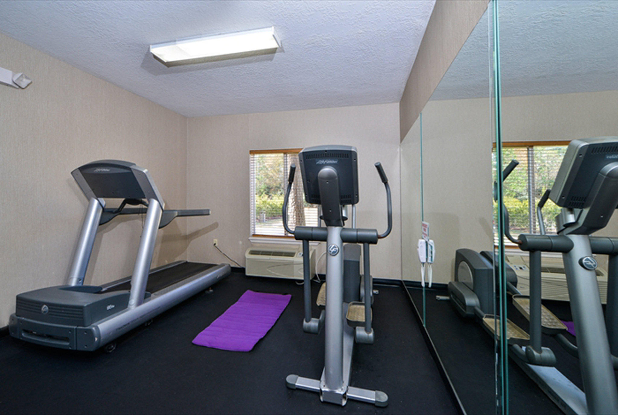 Holiday Inn Express & Suites Kingwood - Medical Center Area Photo