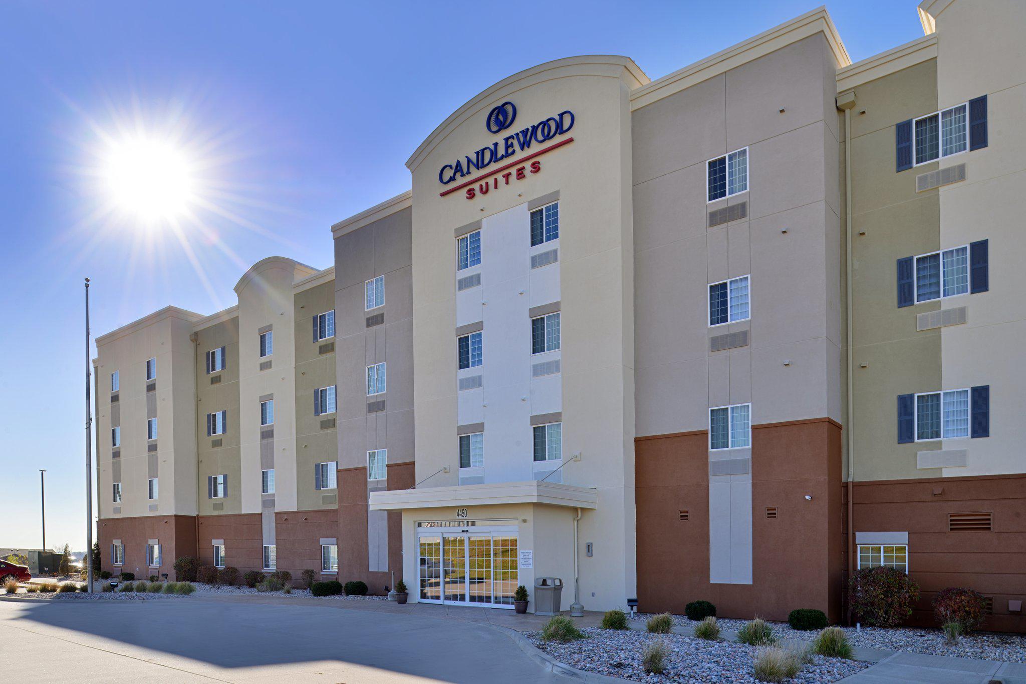 Candlewood Suites Kansas City Northeast Photo