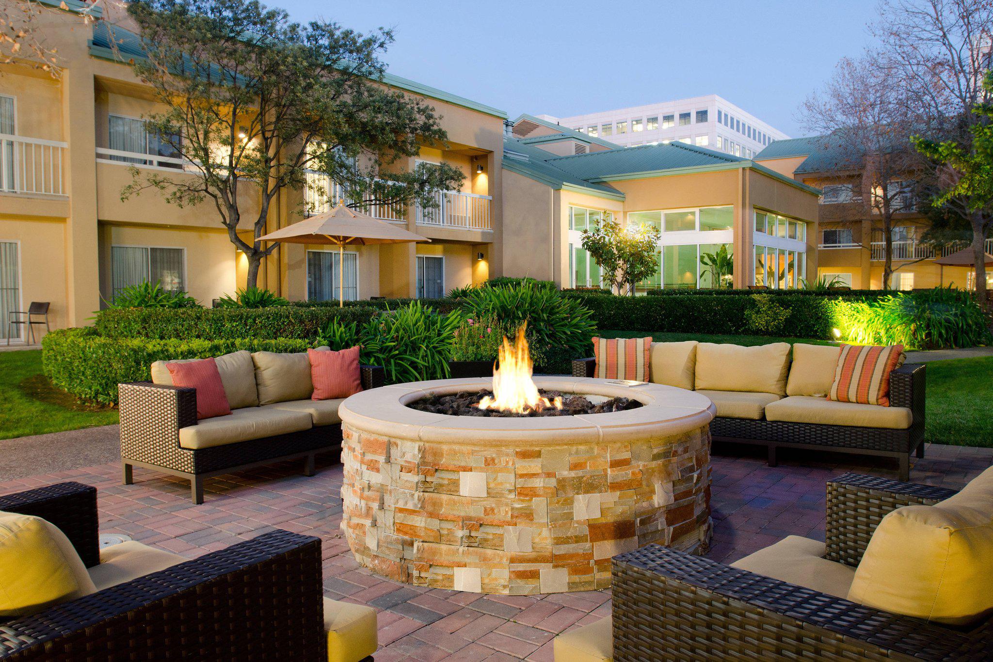 Courtyard by Marriott San Mateo Foster City Photo