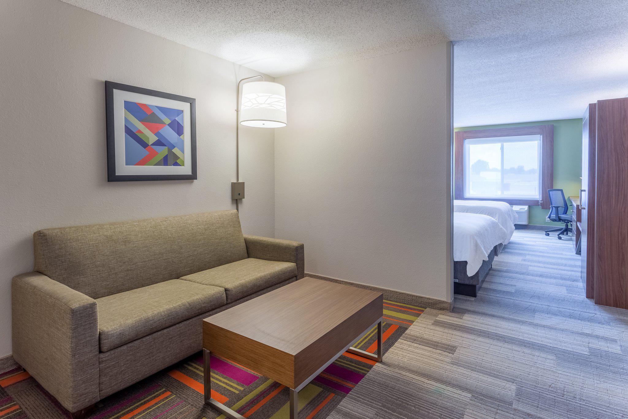 Holiday Inn Express & Suites Burlington Photo