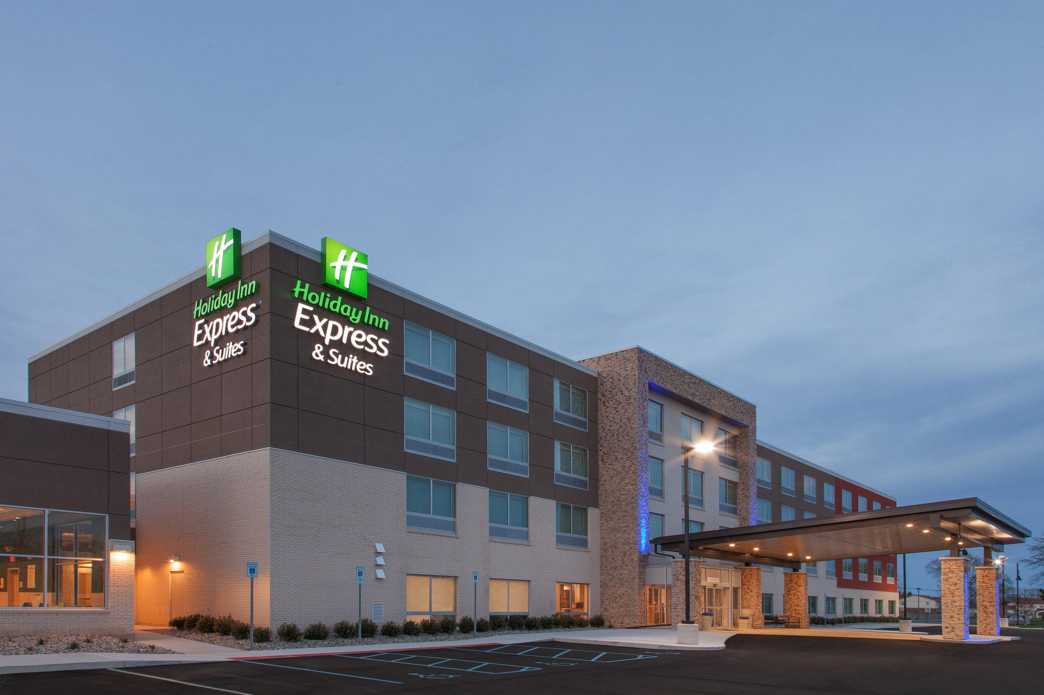 Holiday Inn Express & Suites Sterling Heights-Detroit Area Photo