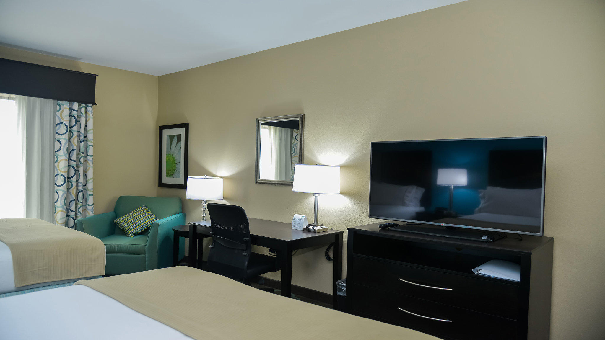 Holiday Inn Express & Suites Cuero Photo