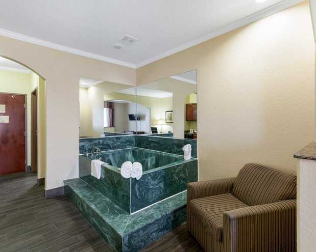 Images Comfort Suites