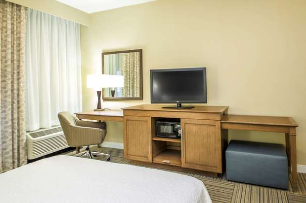 Images Hampton Inn Philadelphia-International Airport
