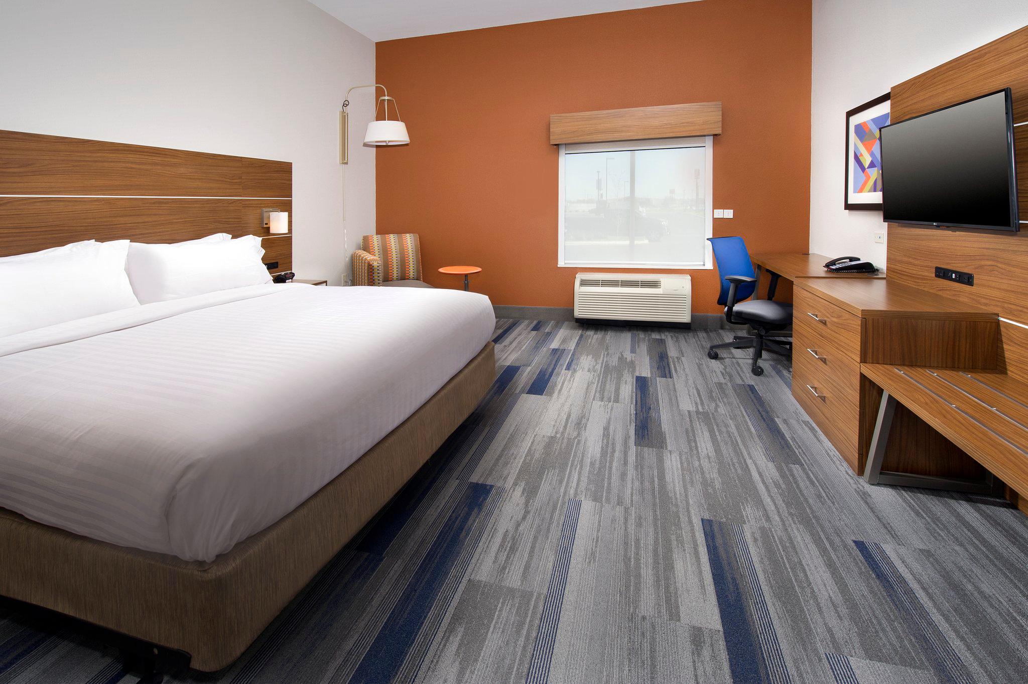 Holiday Inn Express & Suites New Braunfels Photo