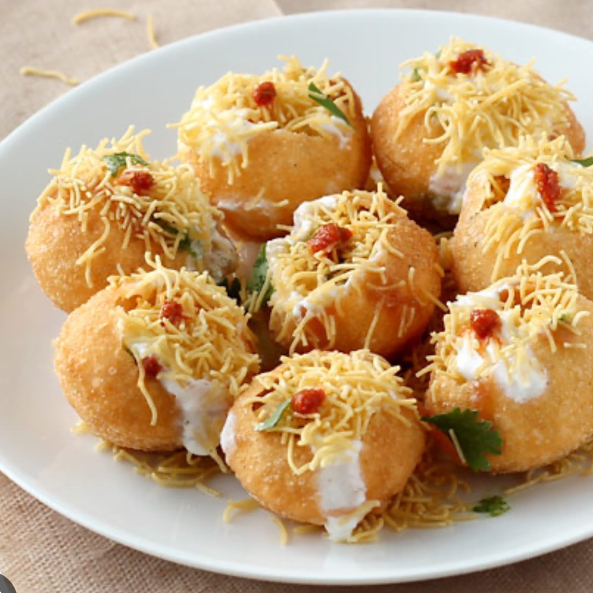 Dahi puri (8 - 9 count)