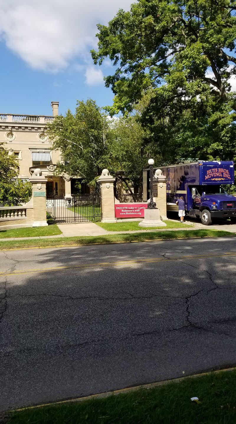 Huys Bros. Moving, INC. Image