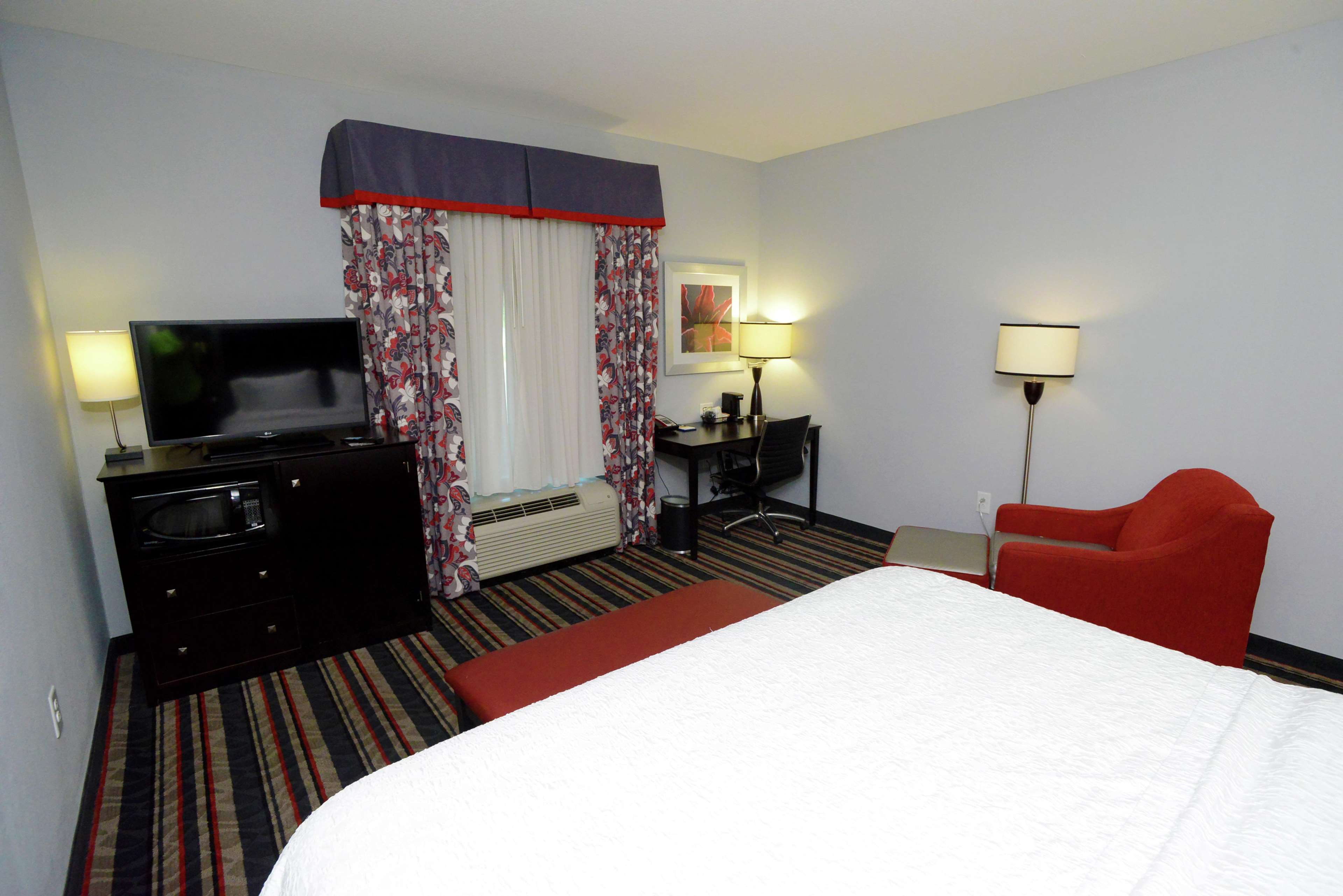 Hampton Inn & Suites Albany At Albany Mall Photo